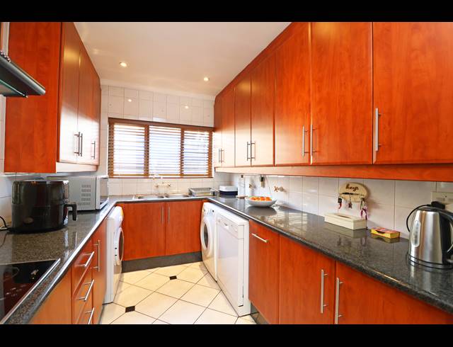 3 BEDROOM APARTMENT FOR SALE IN WAVERLEY